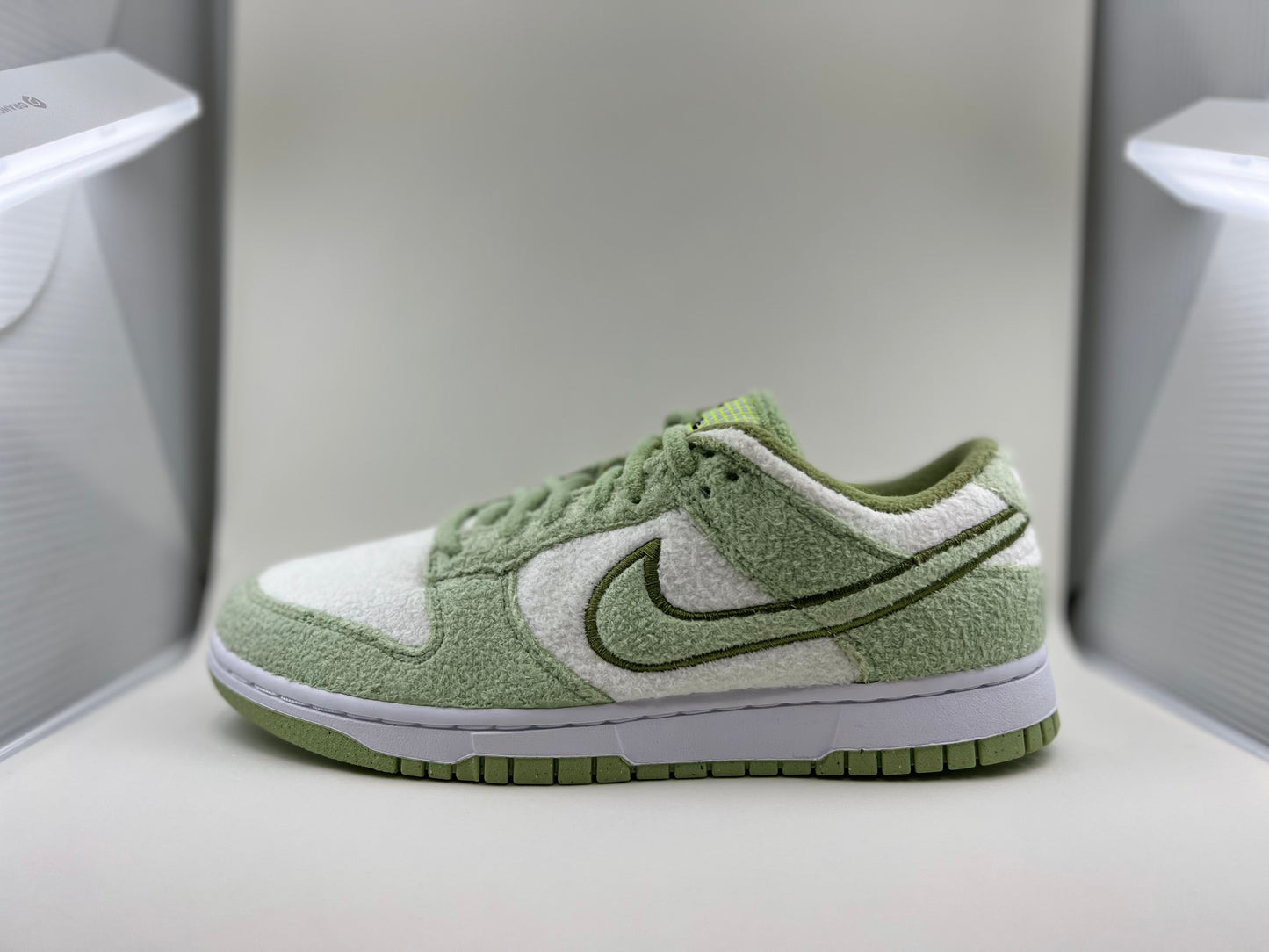 Wmns Nike Dunk Low SE Fleece Pack “Honeydew”